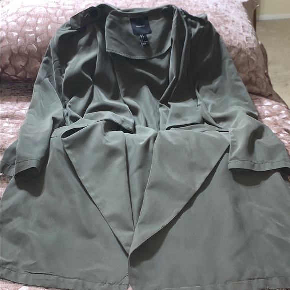 Green trench coat - Picture 1 of 4